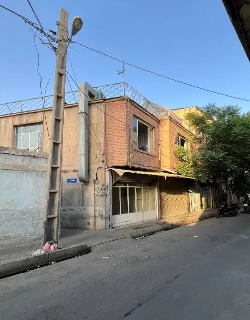 ۱۱۷ متر کلنگی در ۲ طبقه و ۱۴ متر انبار بیرونی