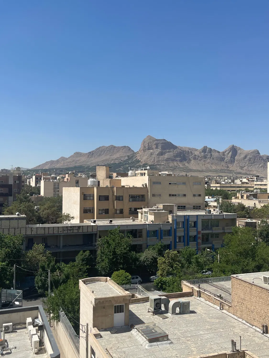 فروش واحد چهارباغ بالا