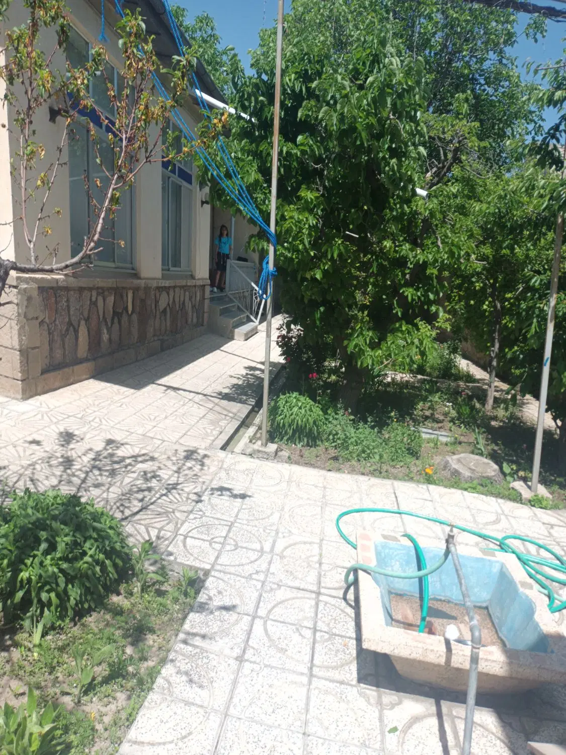 ۶۰۰ متر خانه ویلایی وسط شهر دم خیابان سند تک برگ