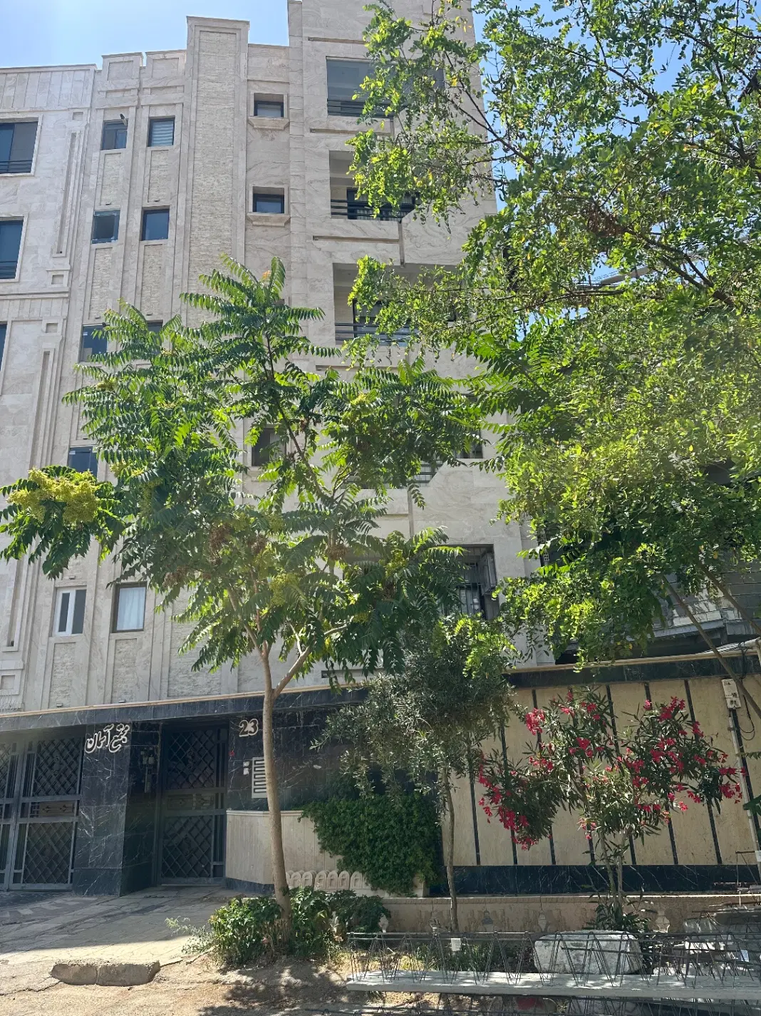 آپارتمان ۱۵۰ متری تکواحدی