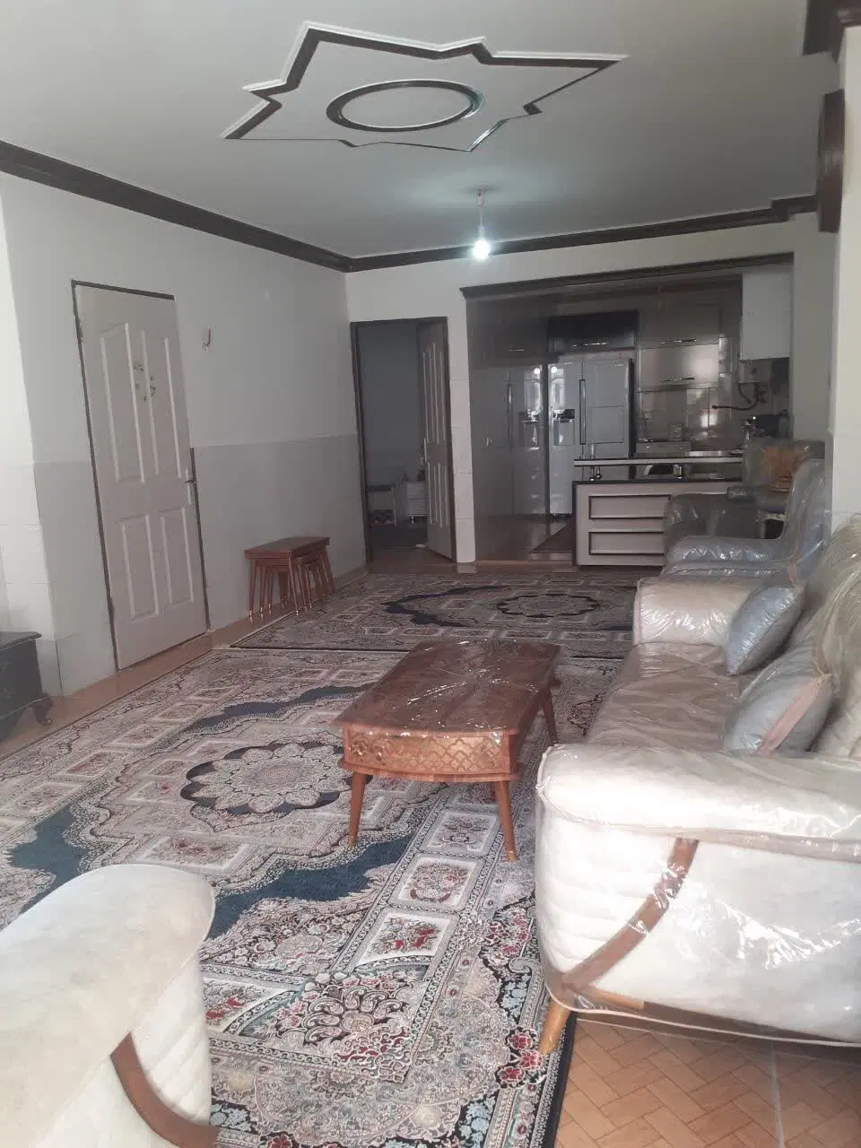 ساختمان ویلایی مسکونی حیاط دار