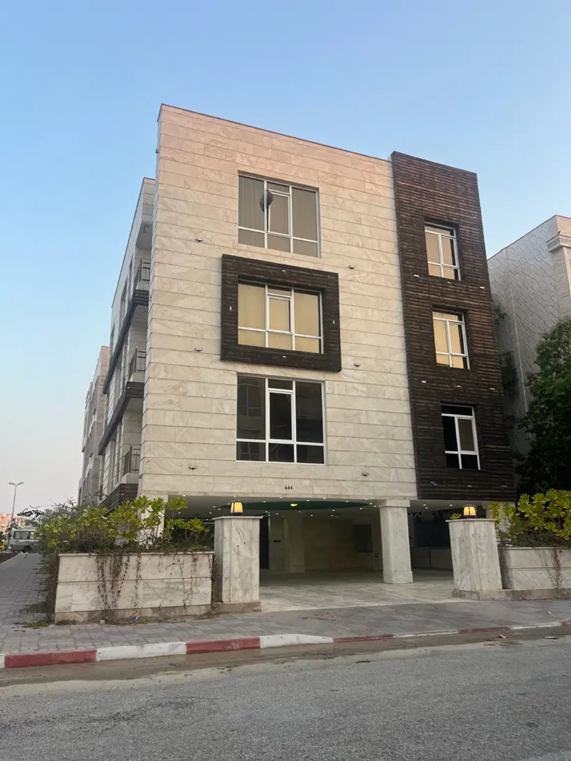 ۱۰۰ متر نوبنیاد