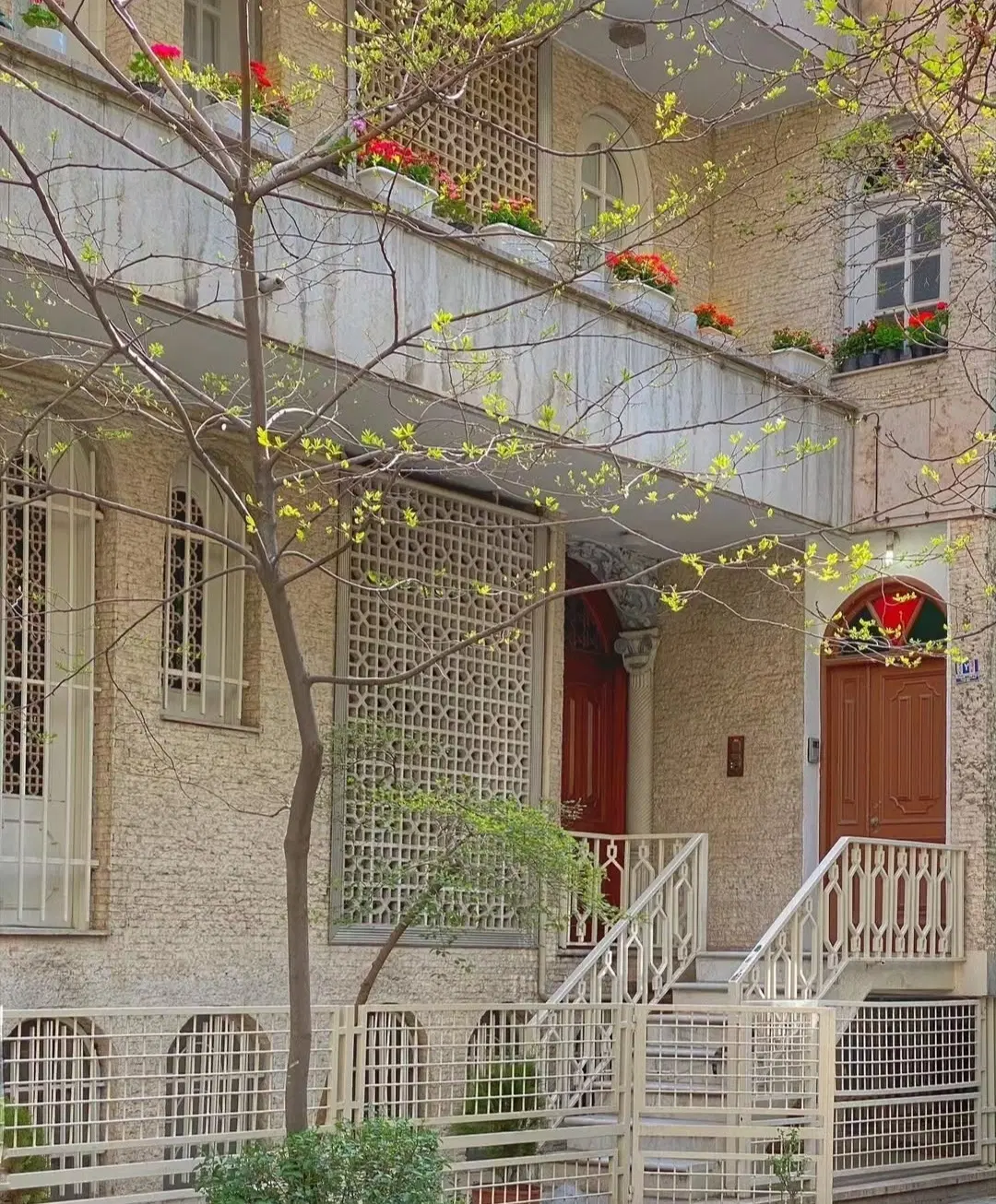 دو طبقه ، دو بر کوچه ،