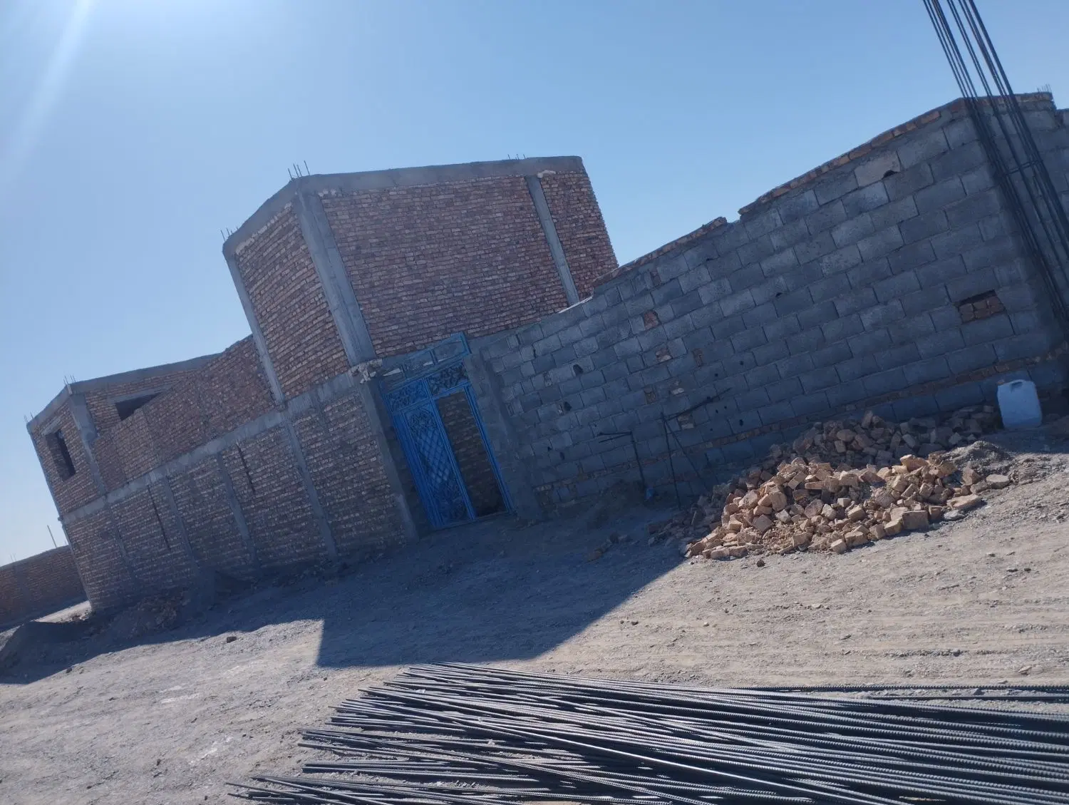 زمین دادگستری سیادک