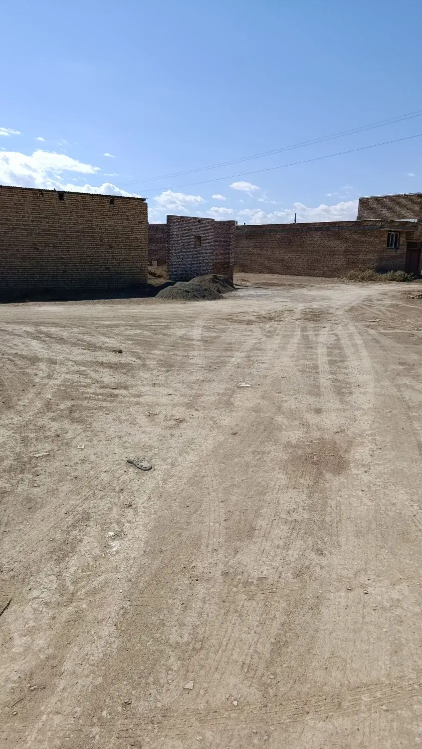 زمین 100 متری