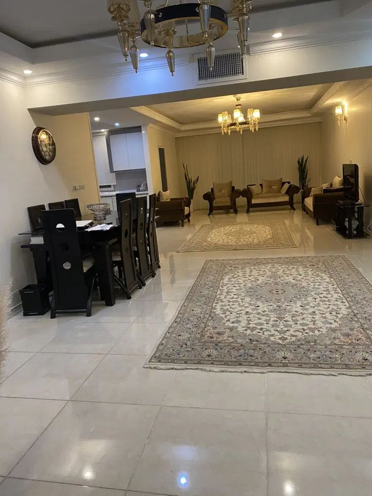 ۱۷۰ متر_ جنوبی_ سالن دل‌باز_ گلستان