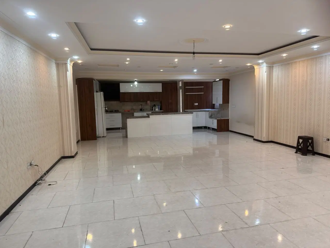 ۳۱متری خوش نقشه با اتاق تخت خور و بالکن