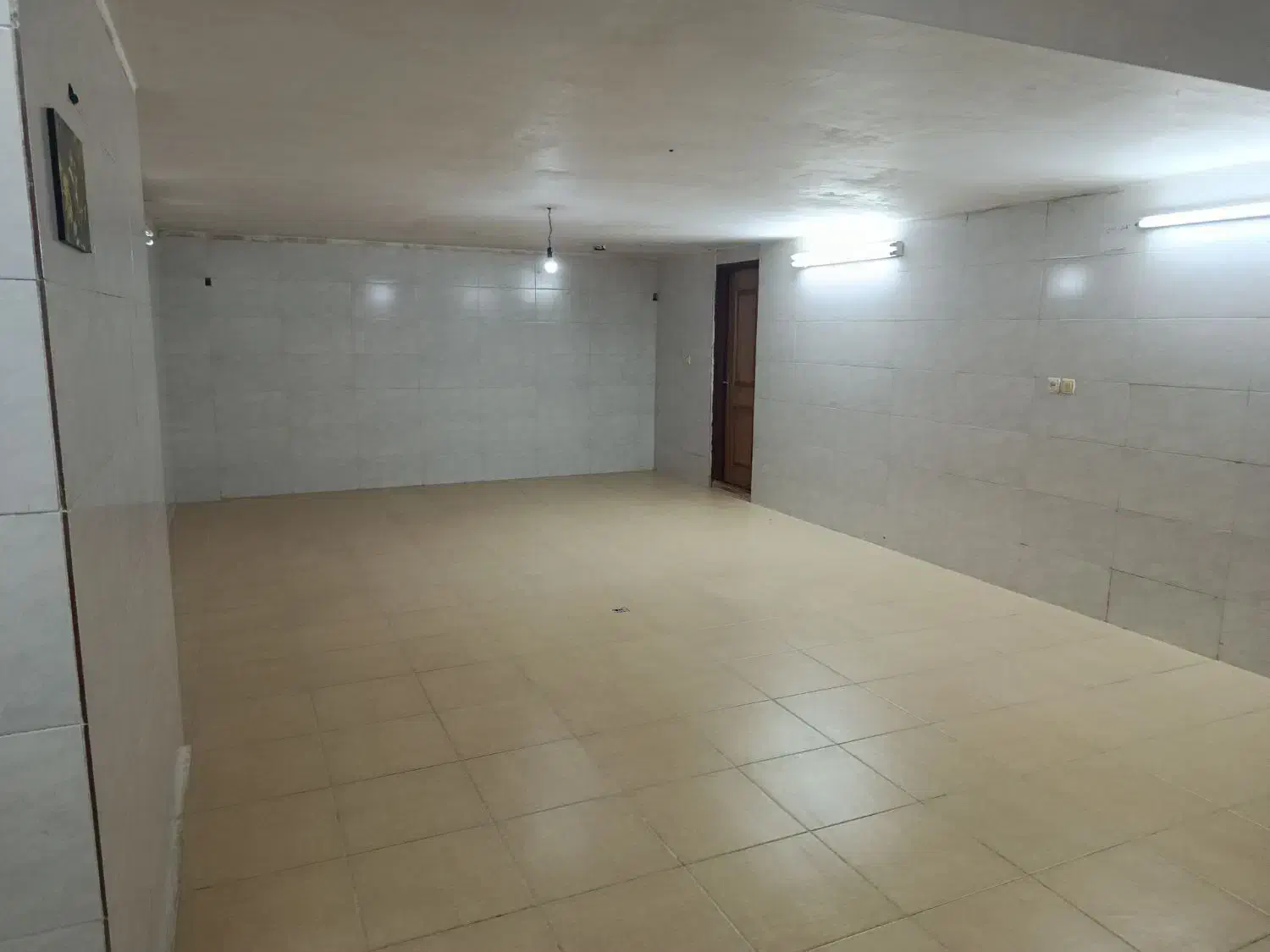 اجاره سالن ۸۰ متری در باغ دریاچه  تمام سرامیک