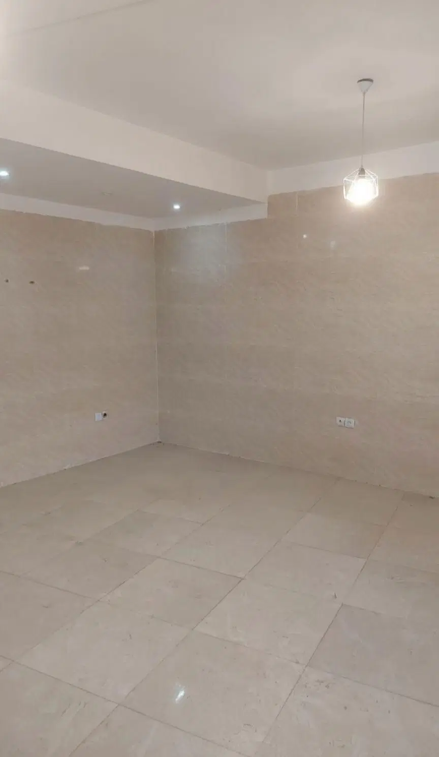 مغازه به قیمت در یکی از خیابان های فرعی پرتردد