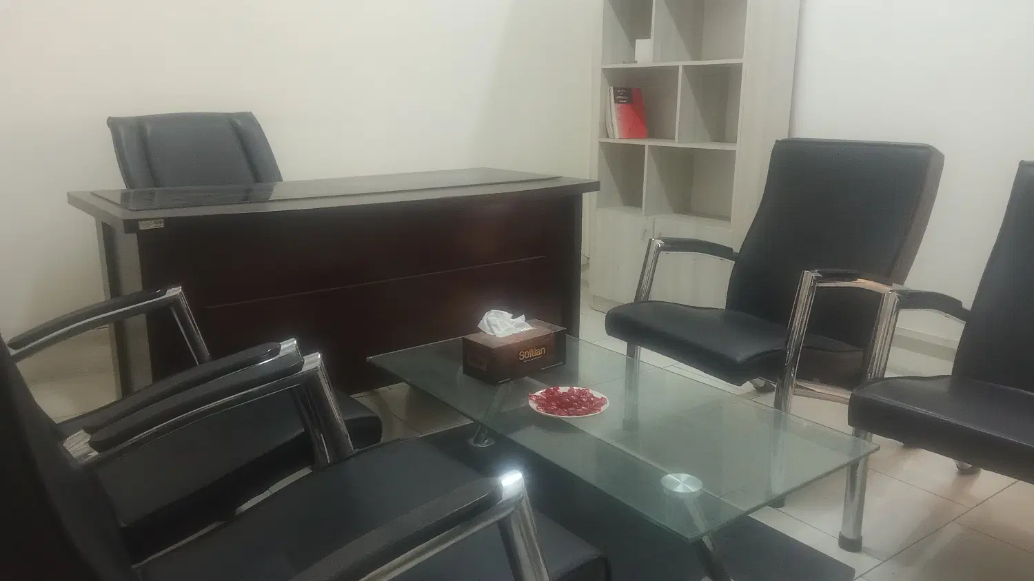 یک اتاق از دفتر وکالت