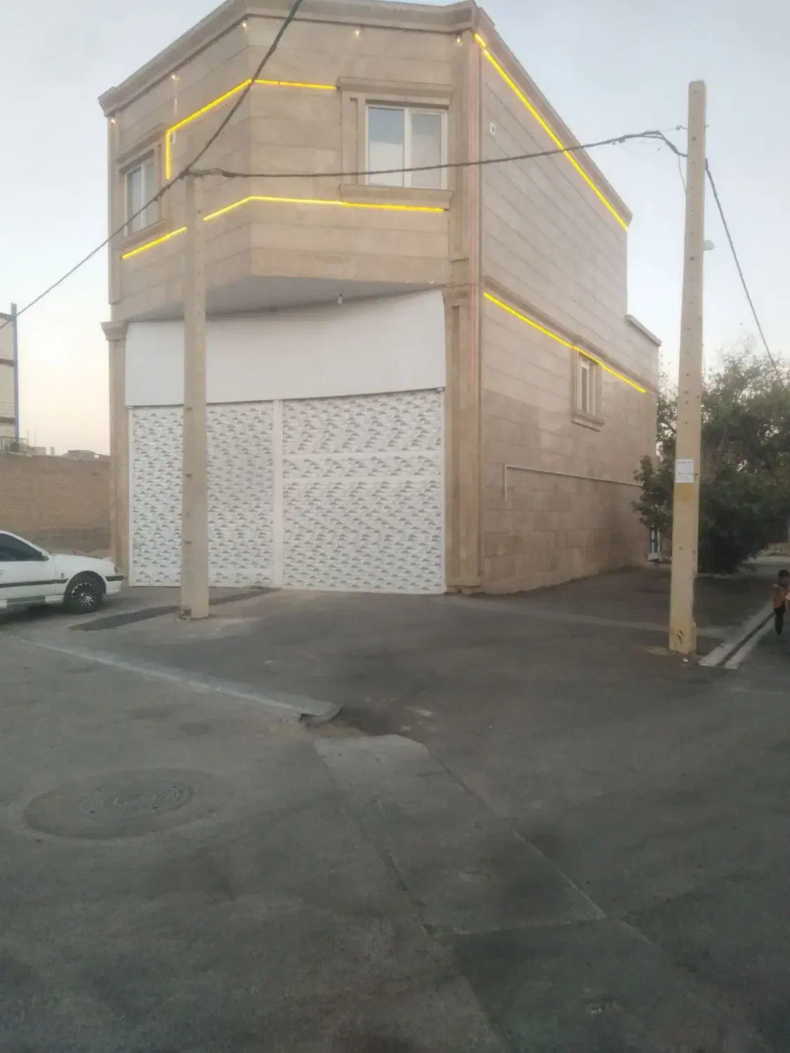 فورش منزل دوطبقه بلوار صادات سرکوچه ۲۰