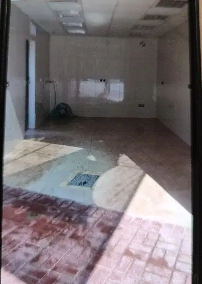 یک باب مغازه تجاری و ۳۵۰ متر ۴ دیواری در پشت مغازه