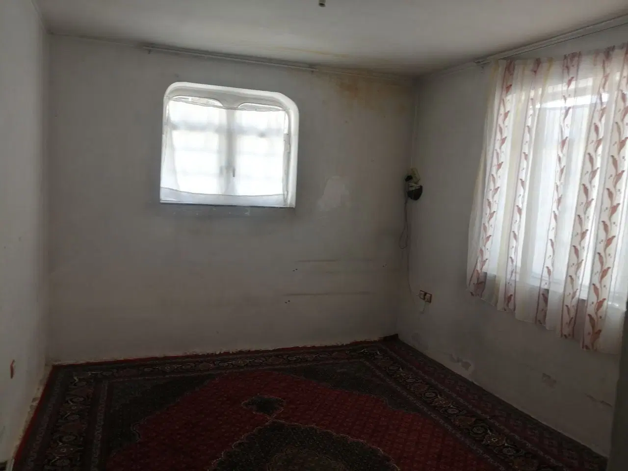 خانه دو قسمتی در یک حیاط دارای سند مجزا