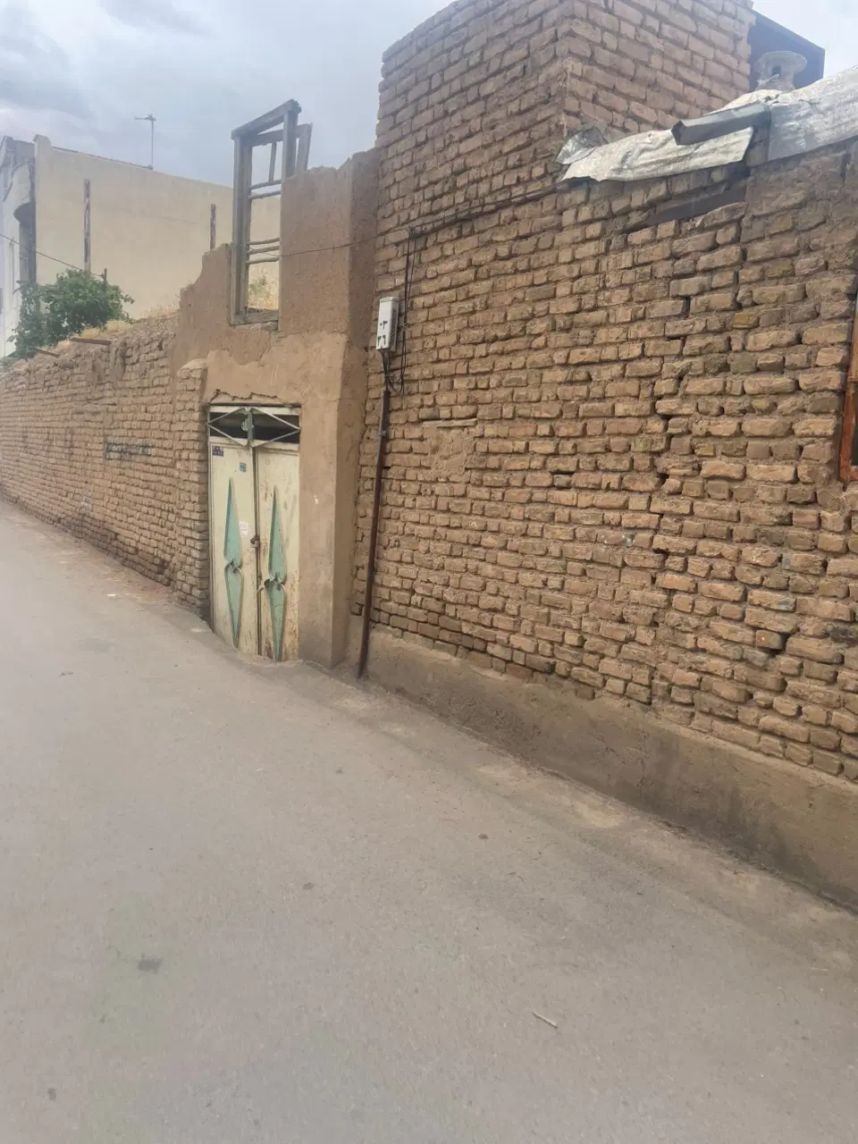 خانه کلنگی درحصارخروان