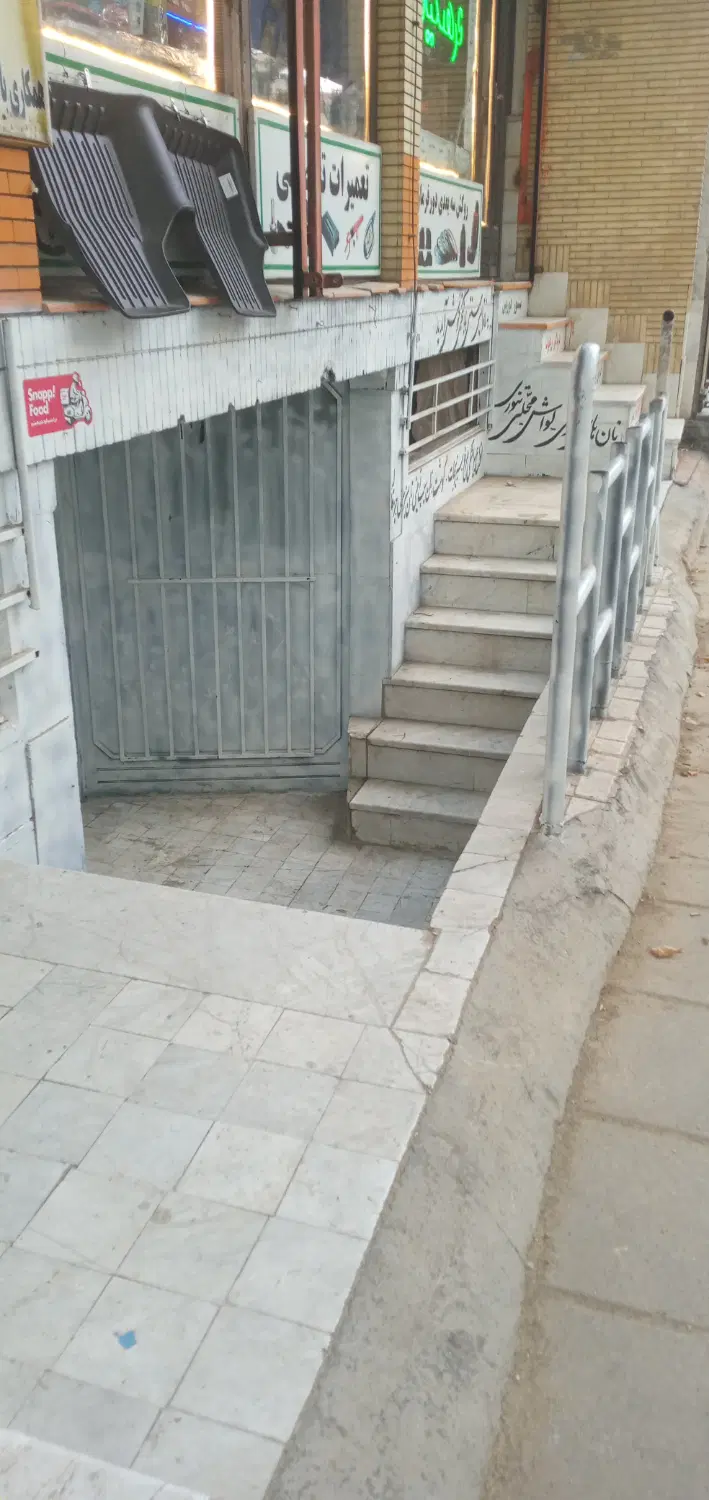 ۷۵متر تجاری دایم حاشیه بلوار شاهد قبل چهارراه ورزش