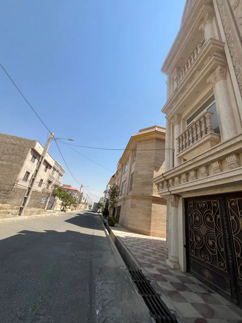 ویلایی اندیشه فاز۵ ۲۴۰متر بناشمالی کاسبی فوری۲طبقه