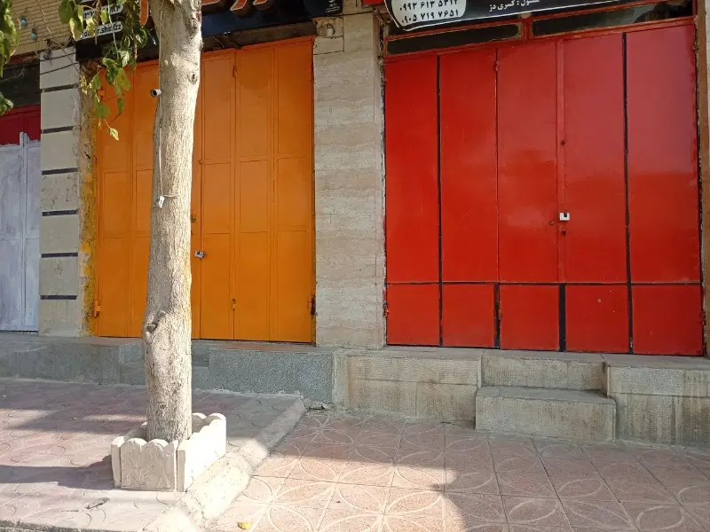 یک دهنه مغازه تجاری