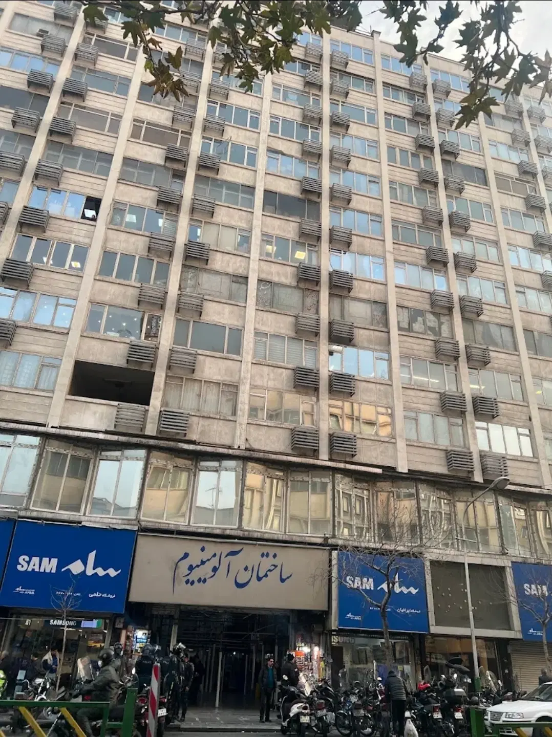 فروش واحد۲۶متری در ساختمان آلومینیوم جمهوری تهران