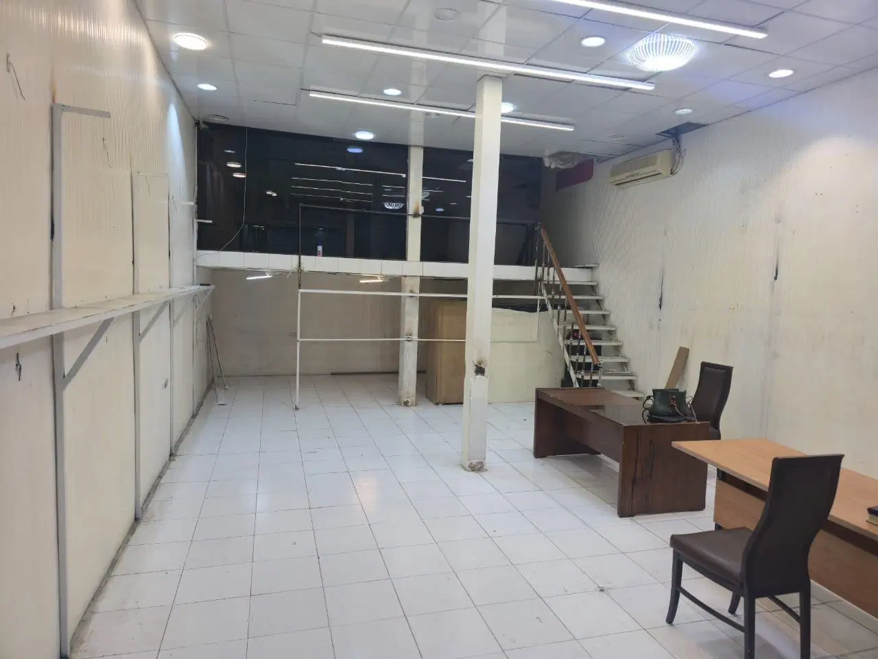 اجاره مغازه دو دهنه راه پله سرای آزادی