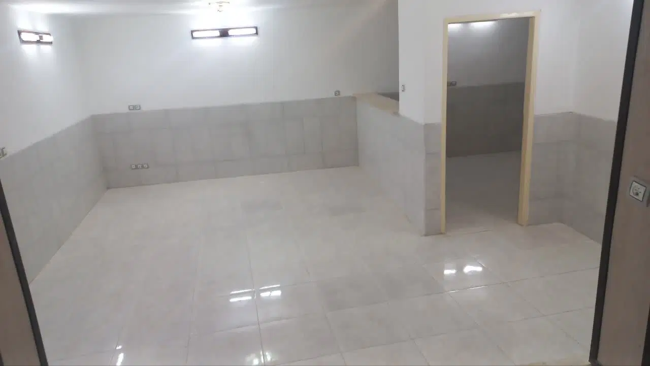 آپارتمان ۹۰ متری دو خواب حیاط دار