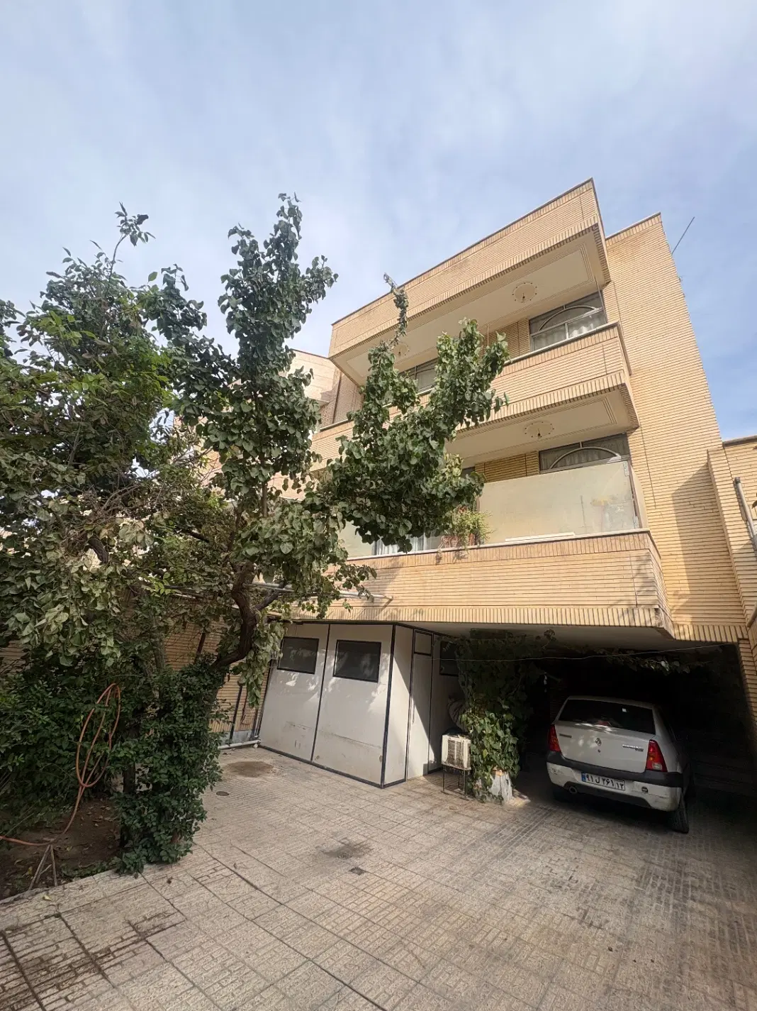 خانه سه طبقه ویلایی