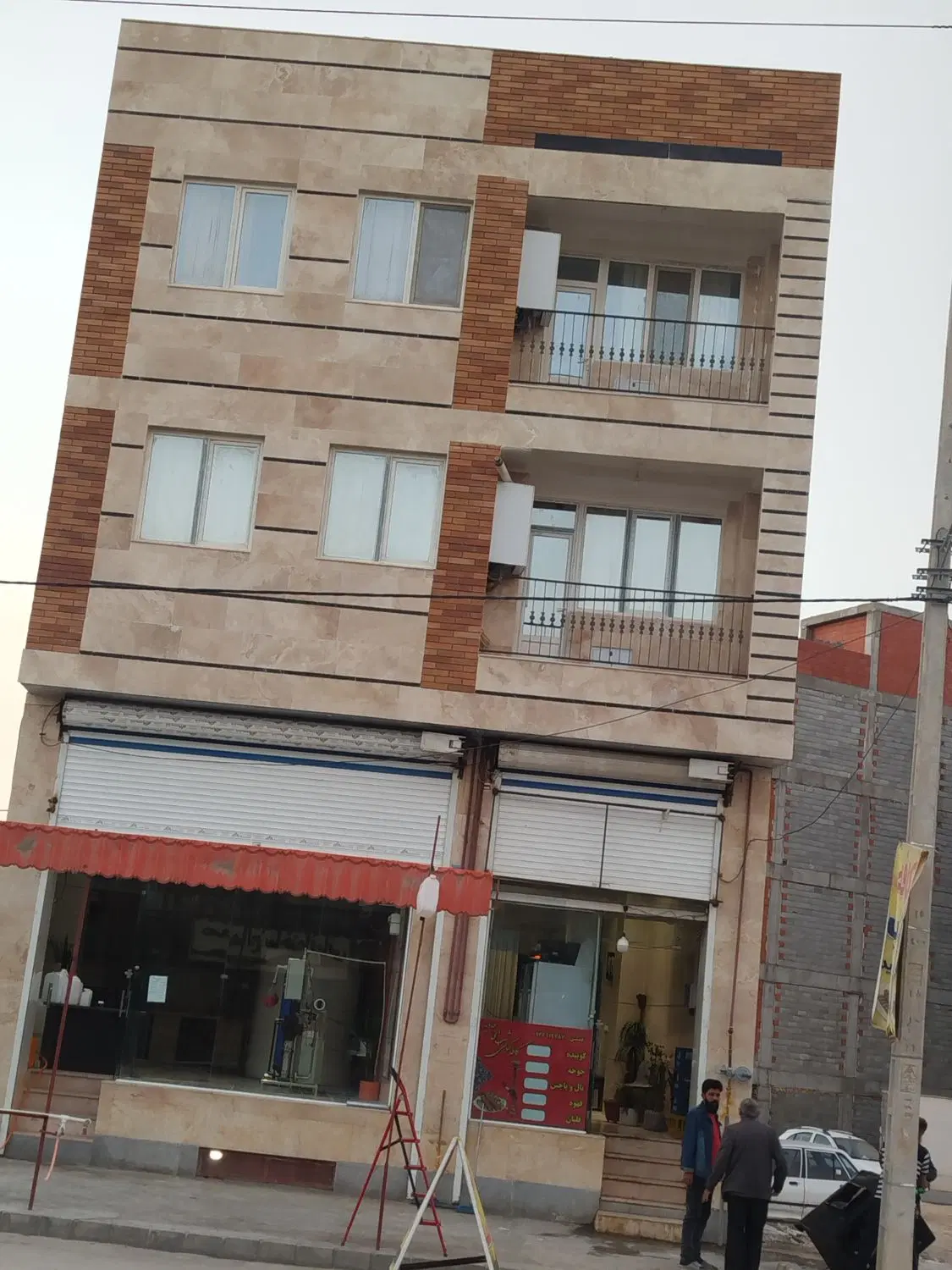 مغازه 50متری حاشیه 32متری معراج