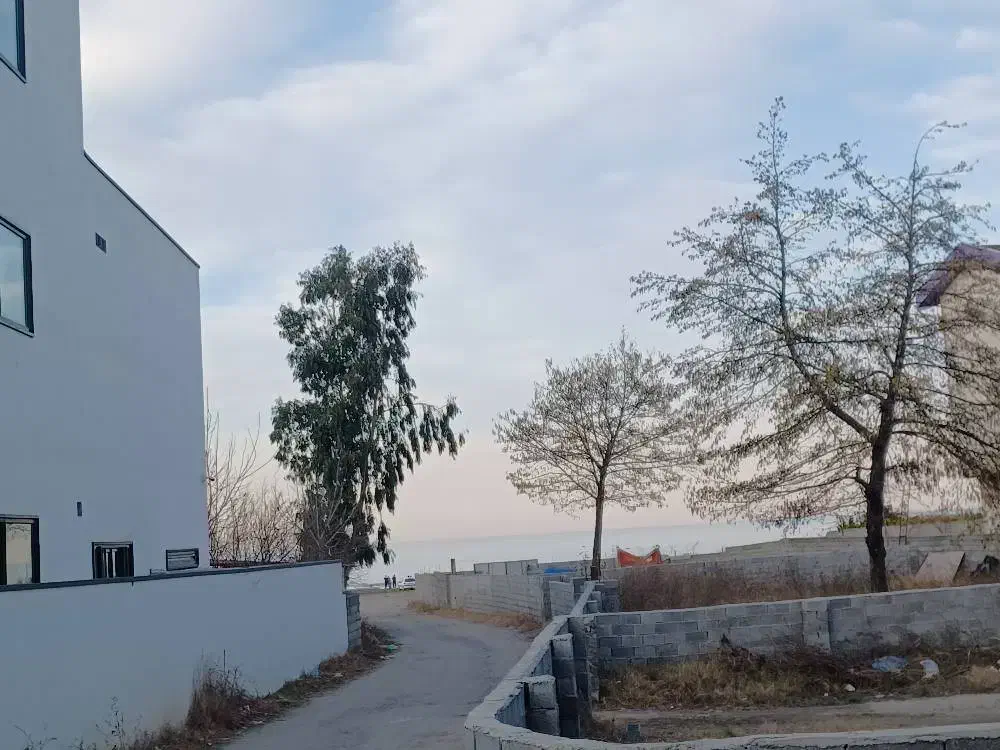 واحد آپارتمانی ساحلی و نزدیک خیابان اصلی