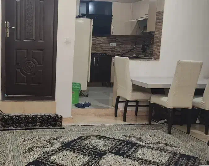 نیازمند همخانه خانم