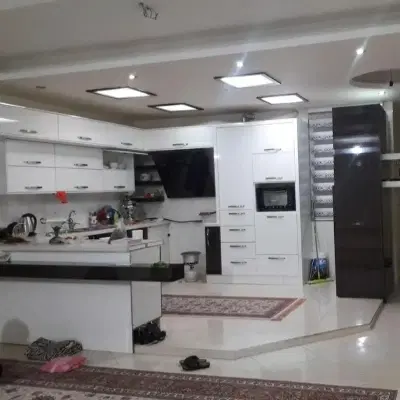 ۸۰متر طبقه اول پارکینگ دار فاز۳ مجتمع