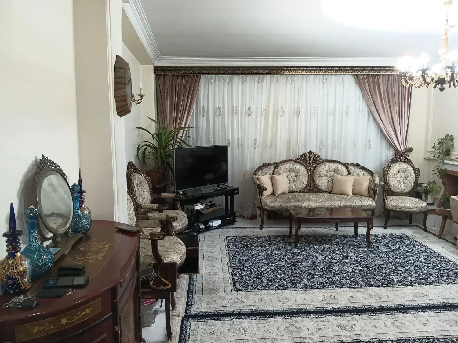۸۰ متری _ سند دار _ واحد شیک و تمیز