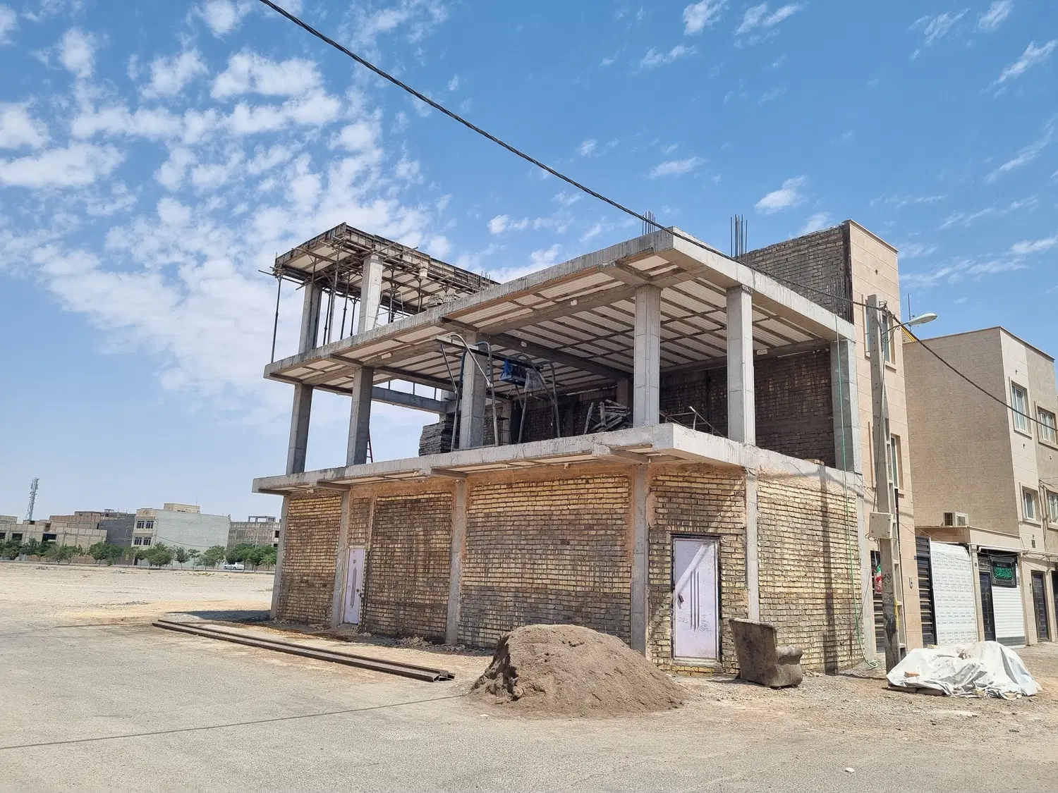 ۶۰ متر انباری دور چینی شده