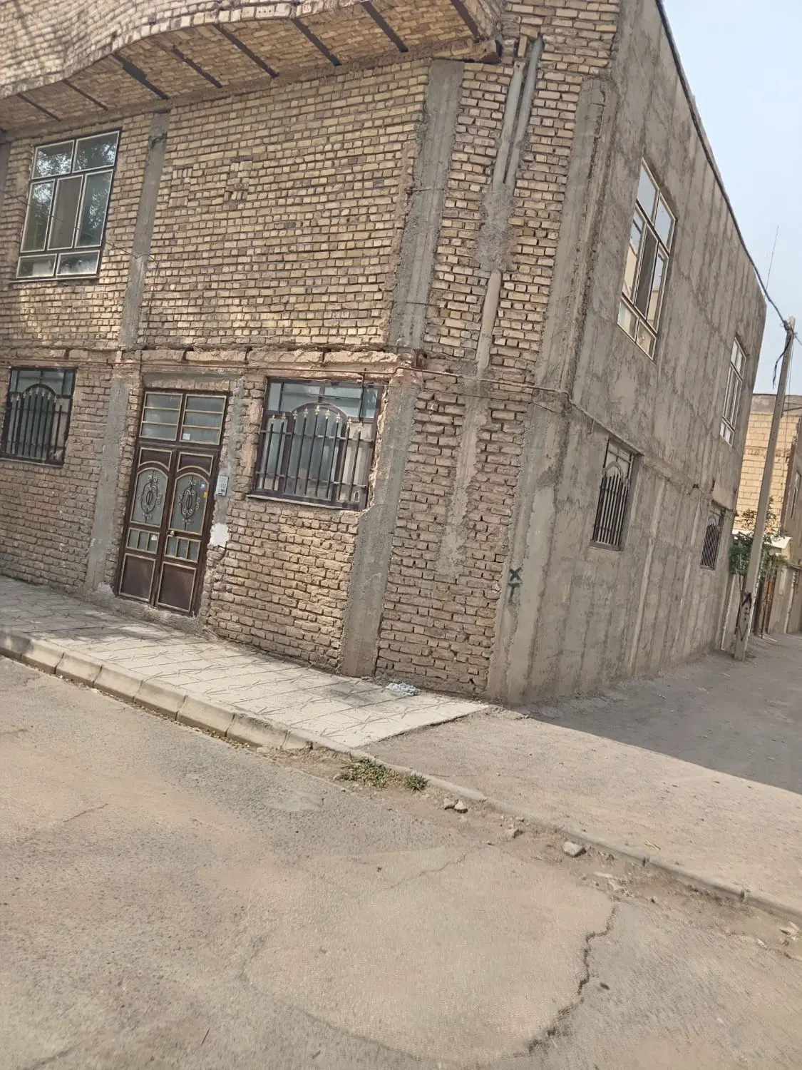 رهن و اجاره اپارتمان، بزرگمهر جنوبی