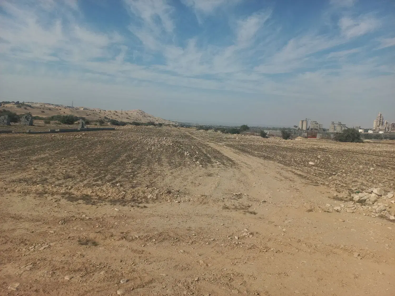 زمین باعشهری  ۱۰۰۰ متری کارخانه سیمان برازجان