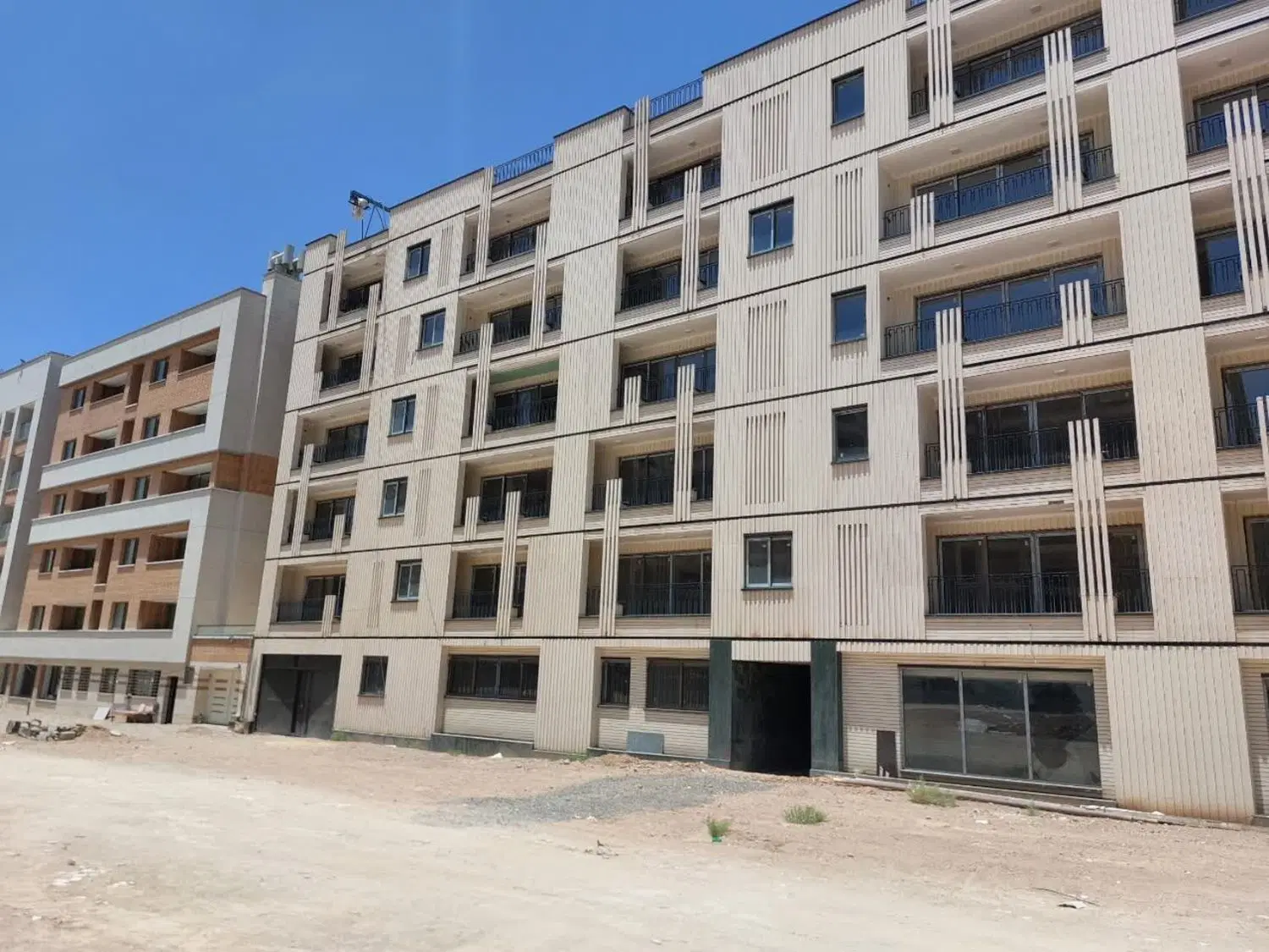 آپارتمان گل نرگس