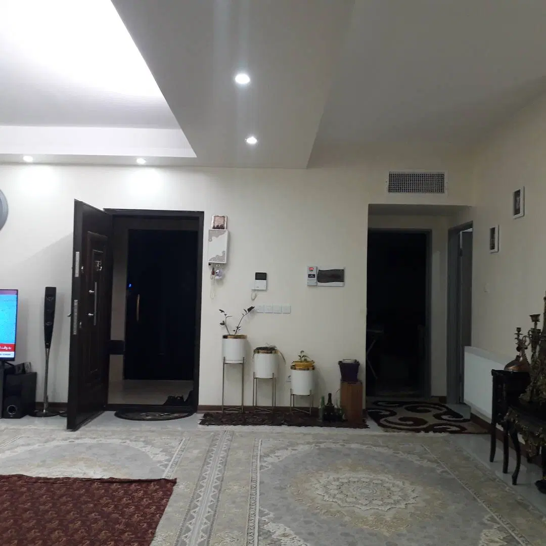 یک قواره ویلایی ۱۸۰ متری با ۱۵ متر تجاری