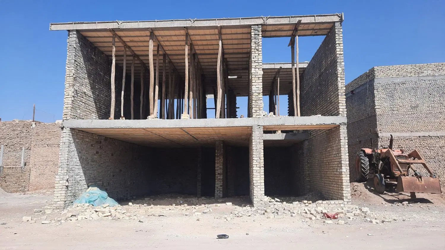 خانه نیمه ساز بلوار علامه جعفری