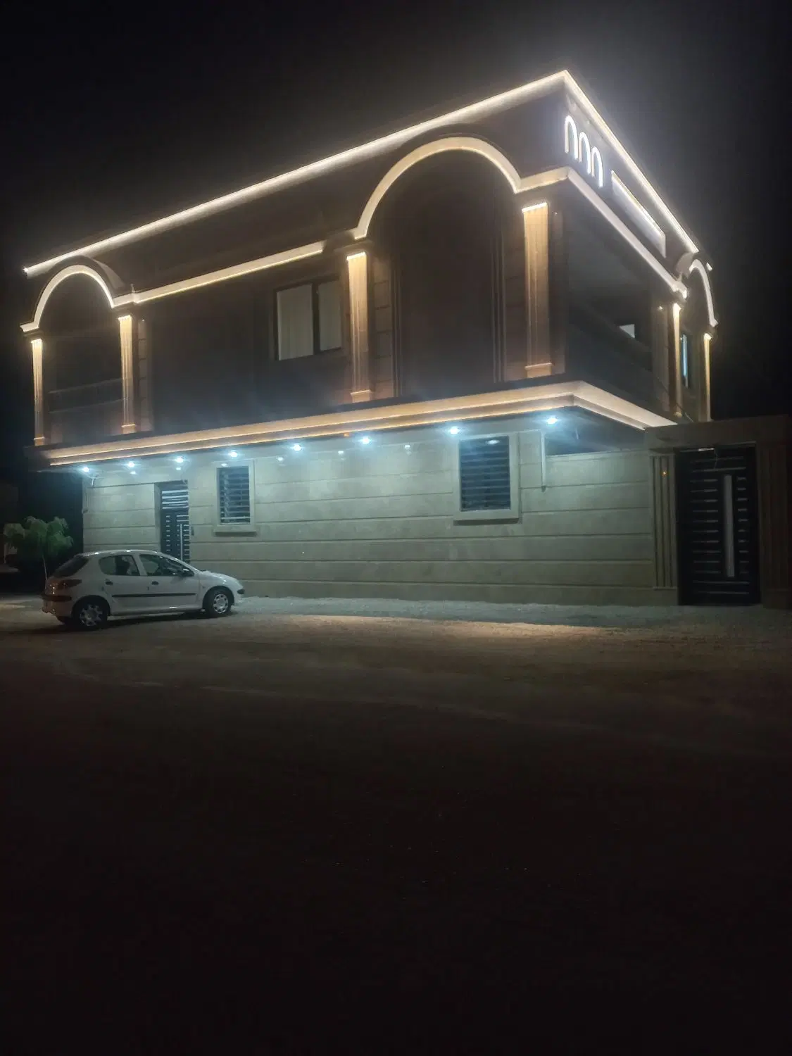 خانه نوساز دوطبقه