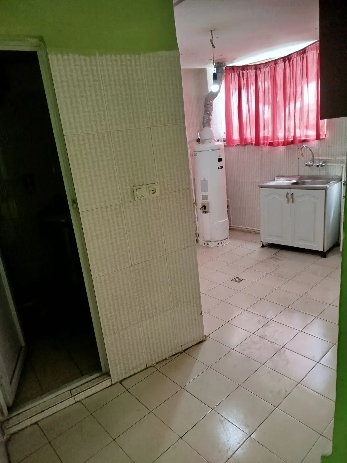 مغازه سر خیابان اصلی