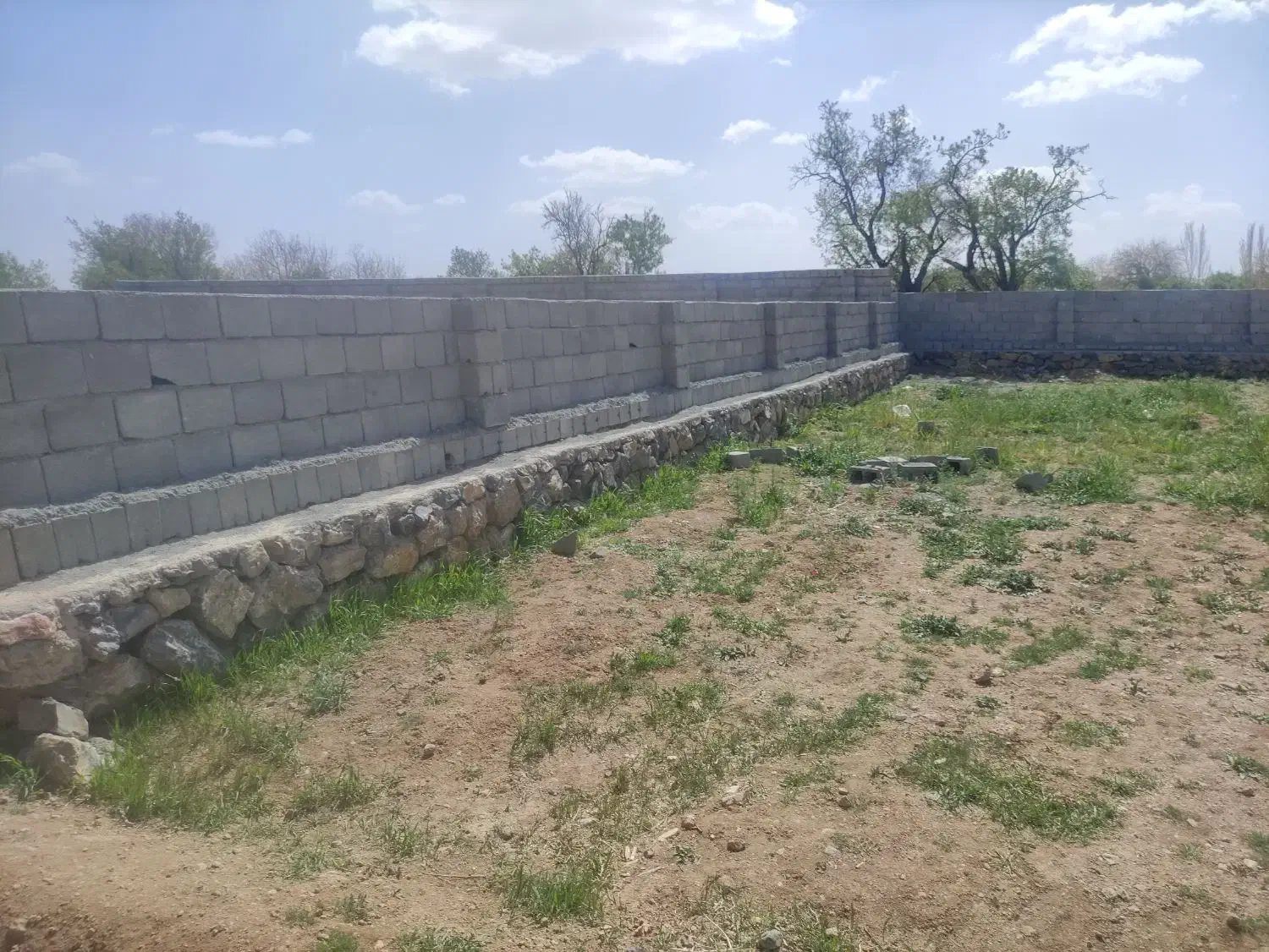 باغ کشاورزی با دیوار وبدون دیوار