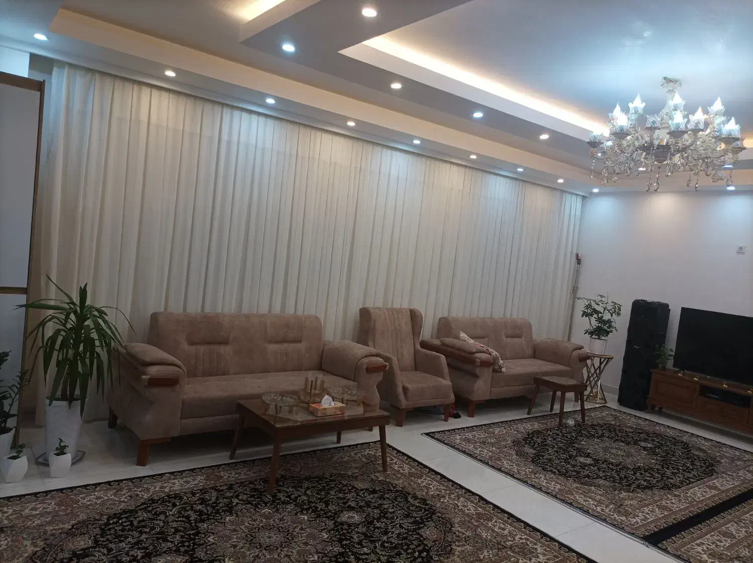 آپارتمان فروشی ۳طبقه زیر قیمت‌