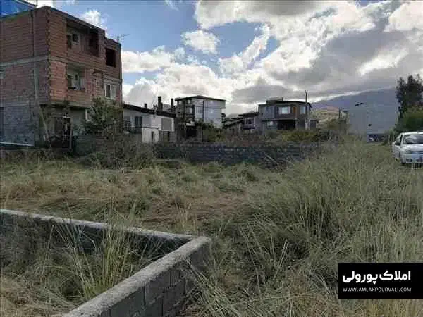 زمین ۱۰۸ متری چسب بافت است و پشت نان وایی بربری