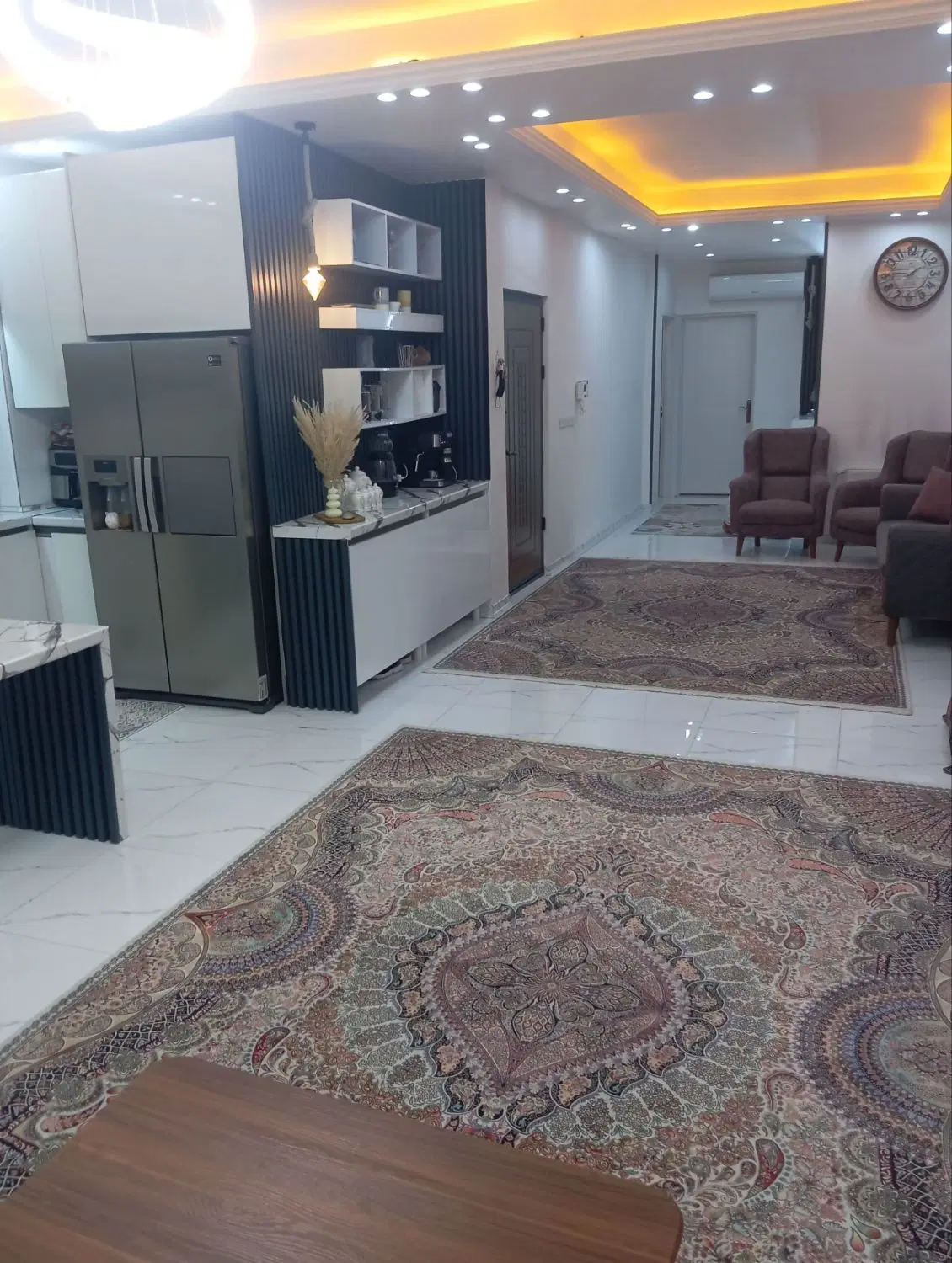 اپارتمان تک واحدی گلدسته