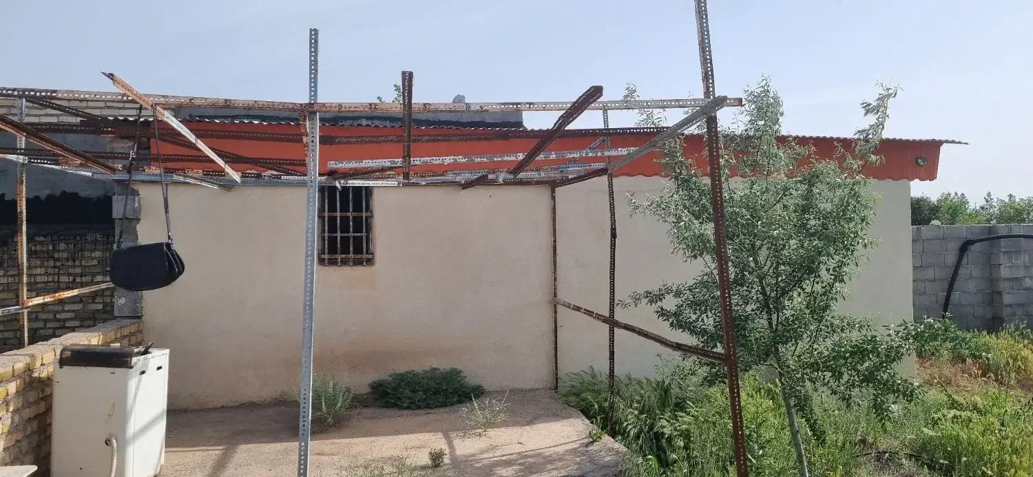 باغ پر درخت میوه در ارامگاه