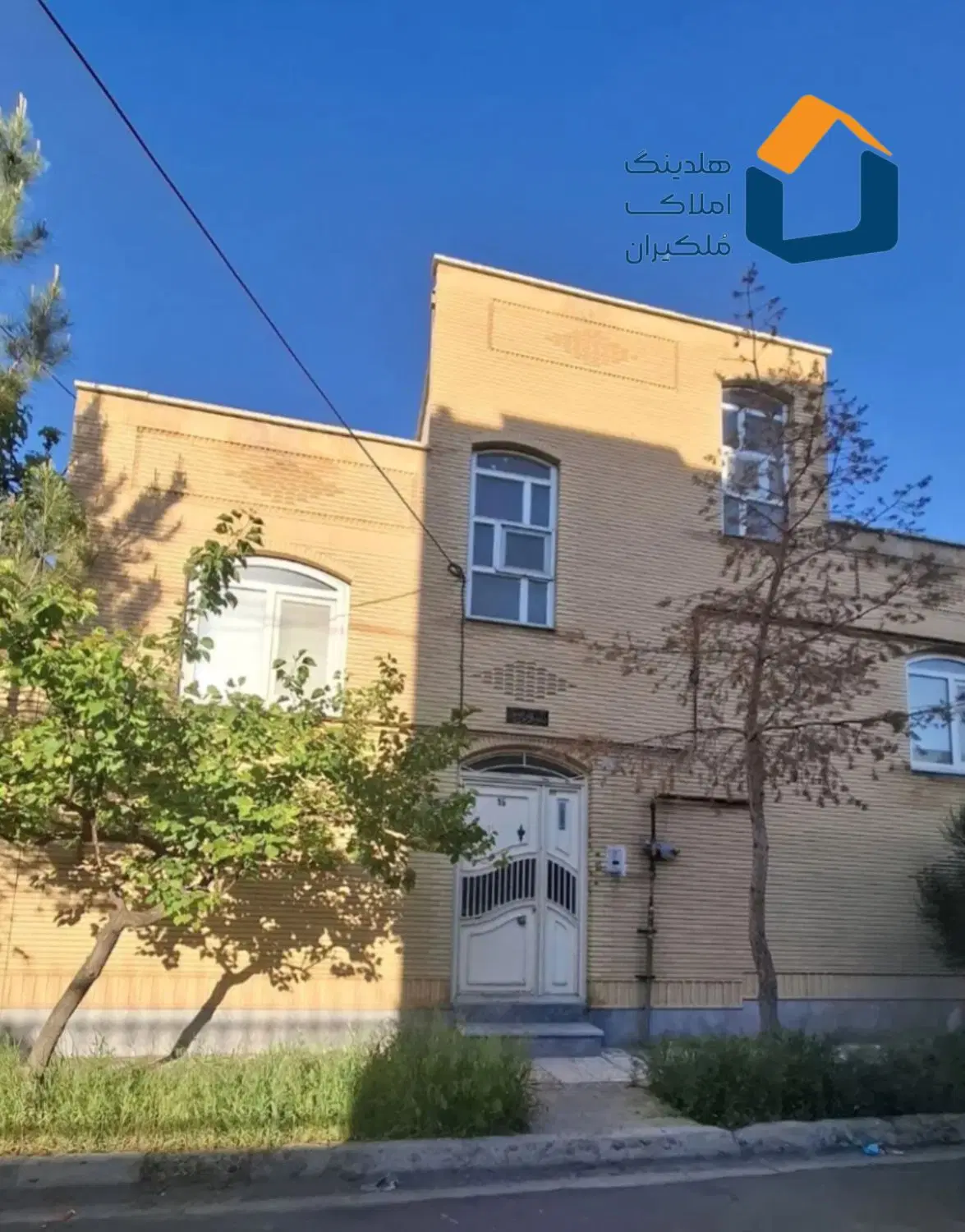 حیاط ویلایی فاز ۱ محله ۱