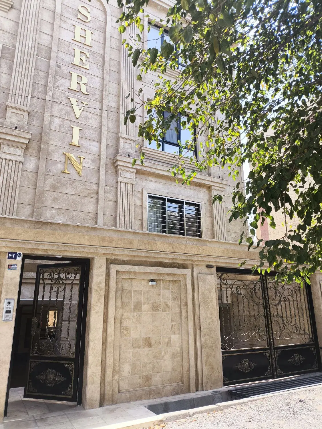 فروش یک واحد زیبا و خوش ساخت و نقشه در فاز یک