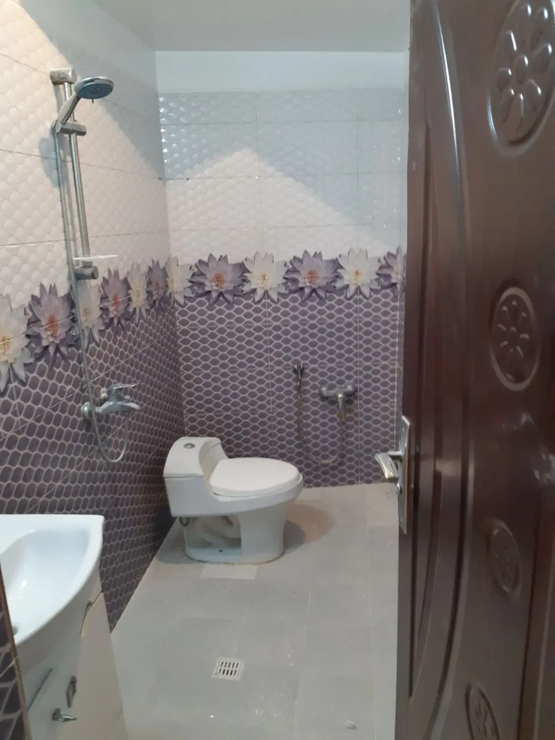 آپارتمان خ تاجری هشتادمتری تک واحدی