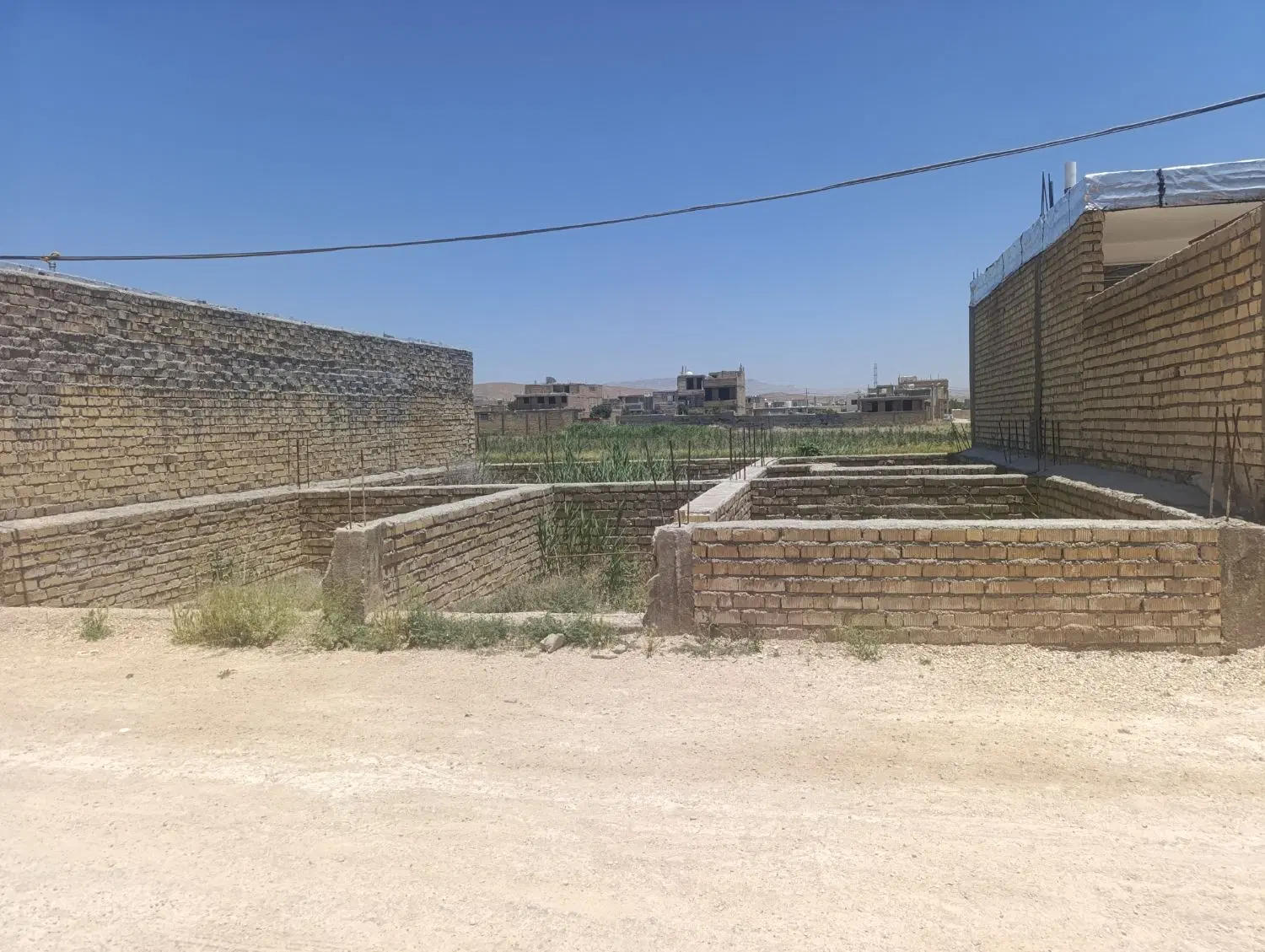 زمین فروشی