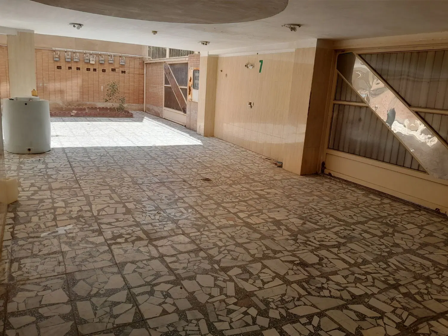 رهن و اجاره آپارتمان دو خوابه املاک مرکزی