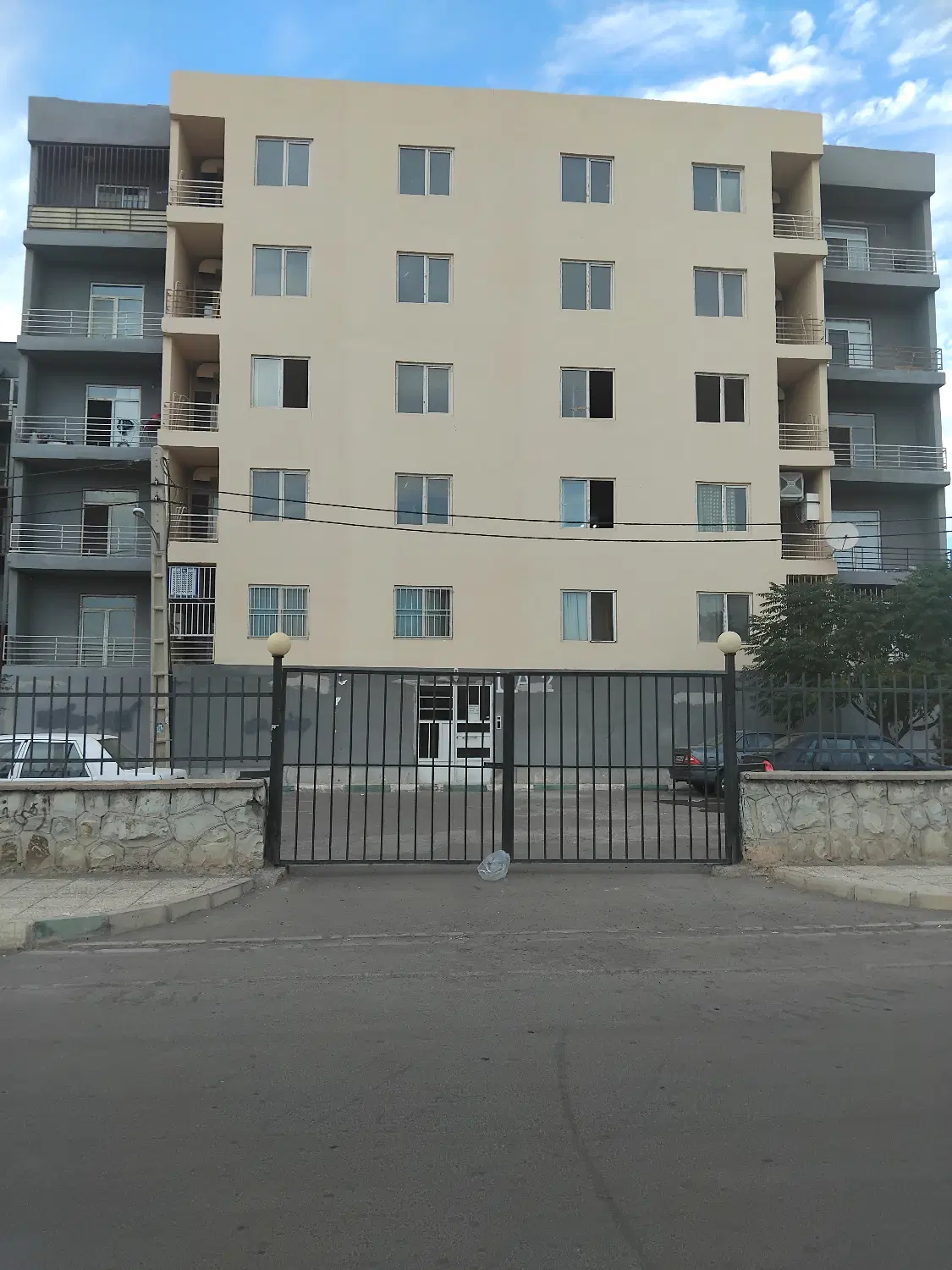 ۷۵متری فاز۵ جنوب میدان فتح