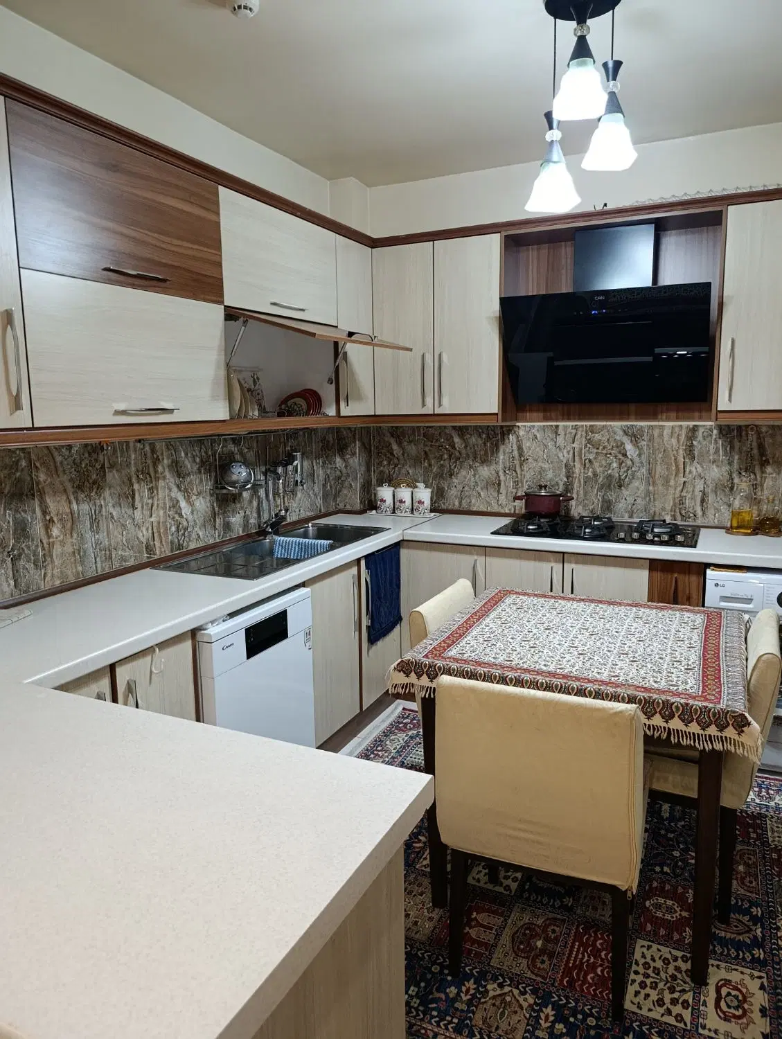 فروش آپارتمان۸۸ متری حصارک خ ولیعصر خ ونوس